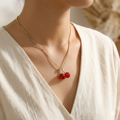 Трендова підвіска на ланцюжку «Стиглі Вишні»