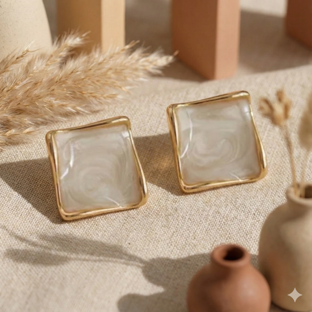 Стильні квадратні пусети з вставками